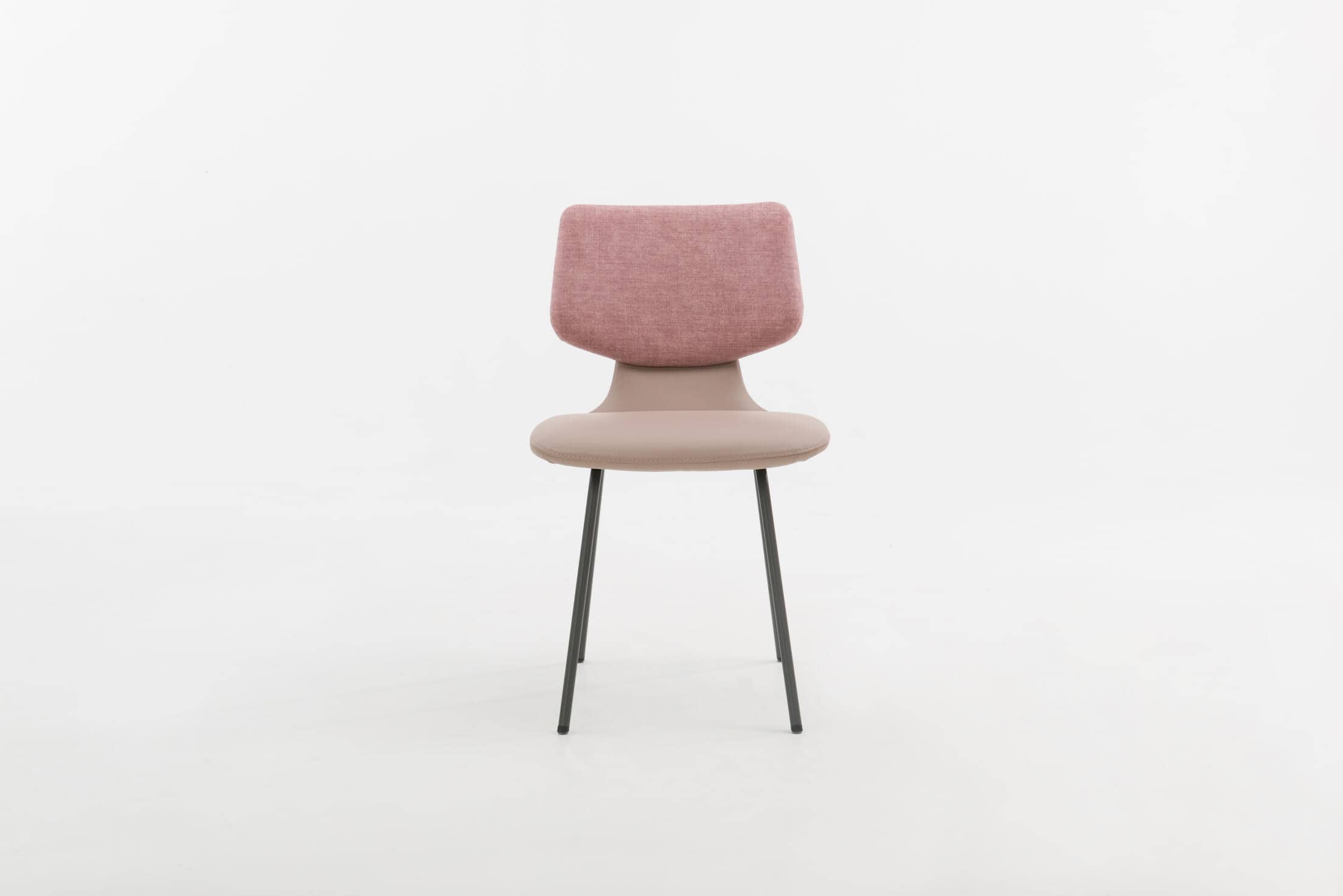 Rosa1_zitting leder nude, rug air magnolia_rond poot RAL7022 ombergrijs_zonder armleuning
