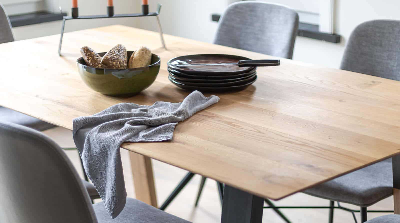 De behandeling van gelakt en geolied hout